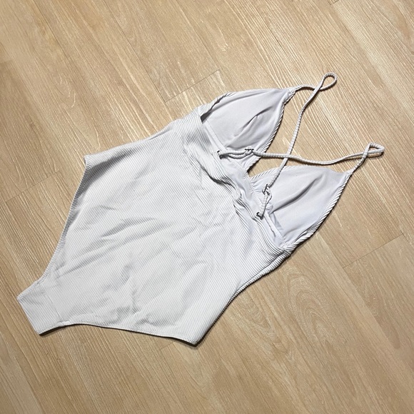 H&M SWIMSUIT ONE-PIECE - Picture 5 of 6